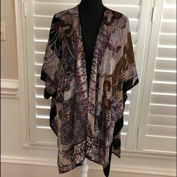 NWT Chicos Velvet Ruana Floral Butterfly Wrap New - Picture 6 of 14